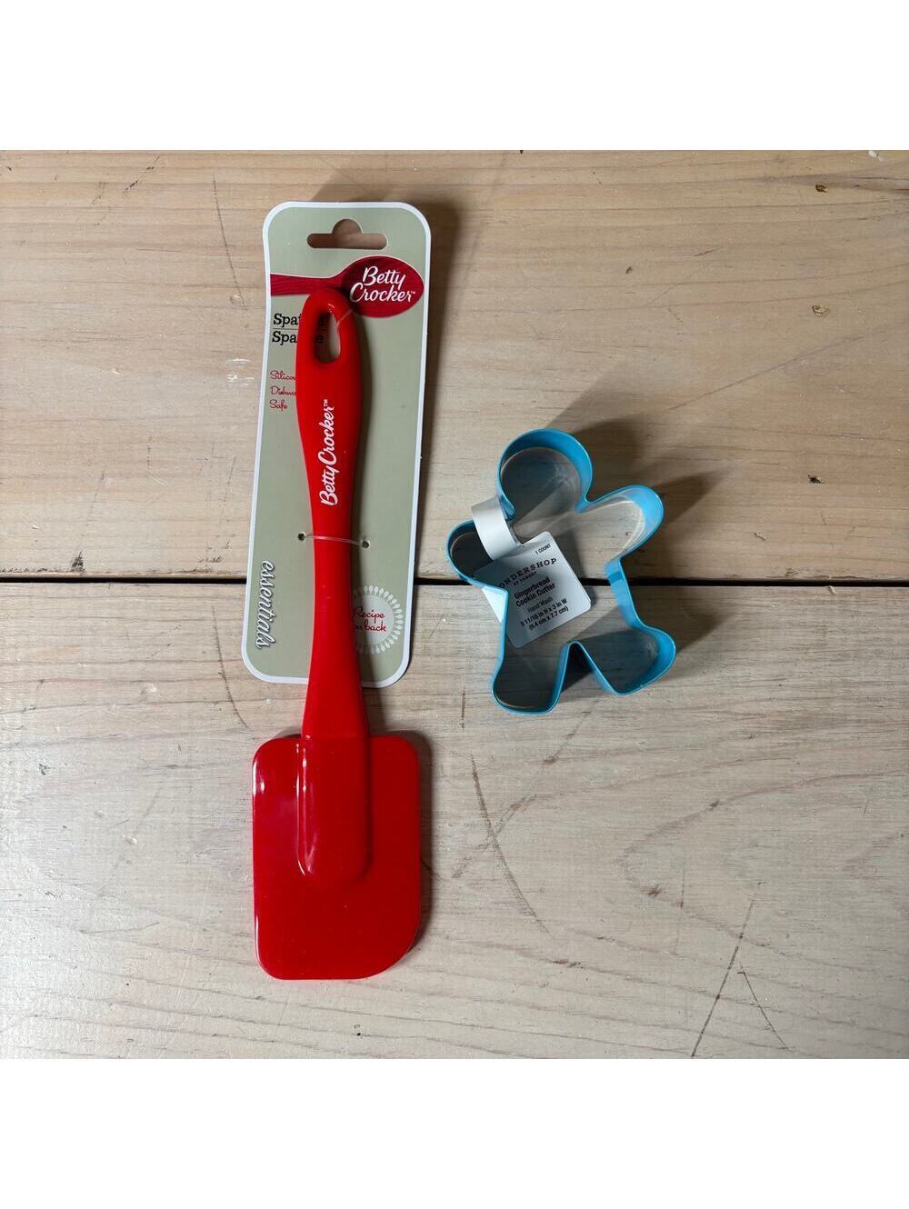 Wondershop NWT Gingerbread Cookie Cutter Betty Crocker Spatula Christmas Bundle